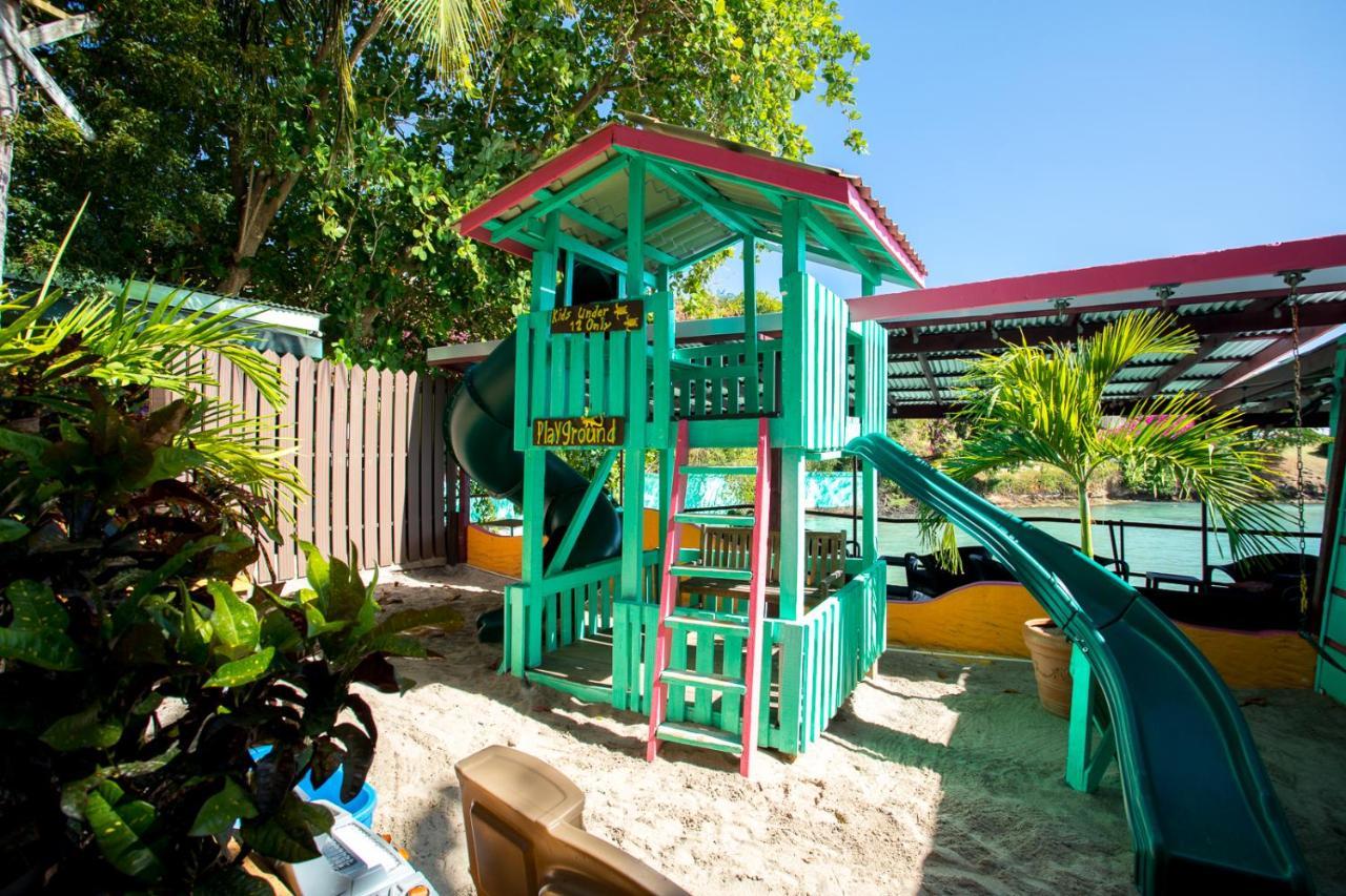 True Blue Bay Resort St. George's Ngoại thất bức ảnh